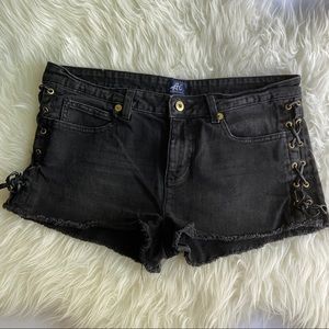 AUTHENTIC ICON | black denim shorts